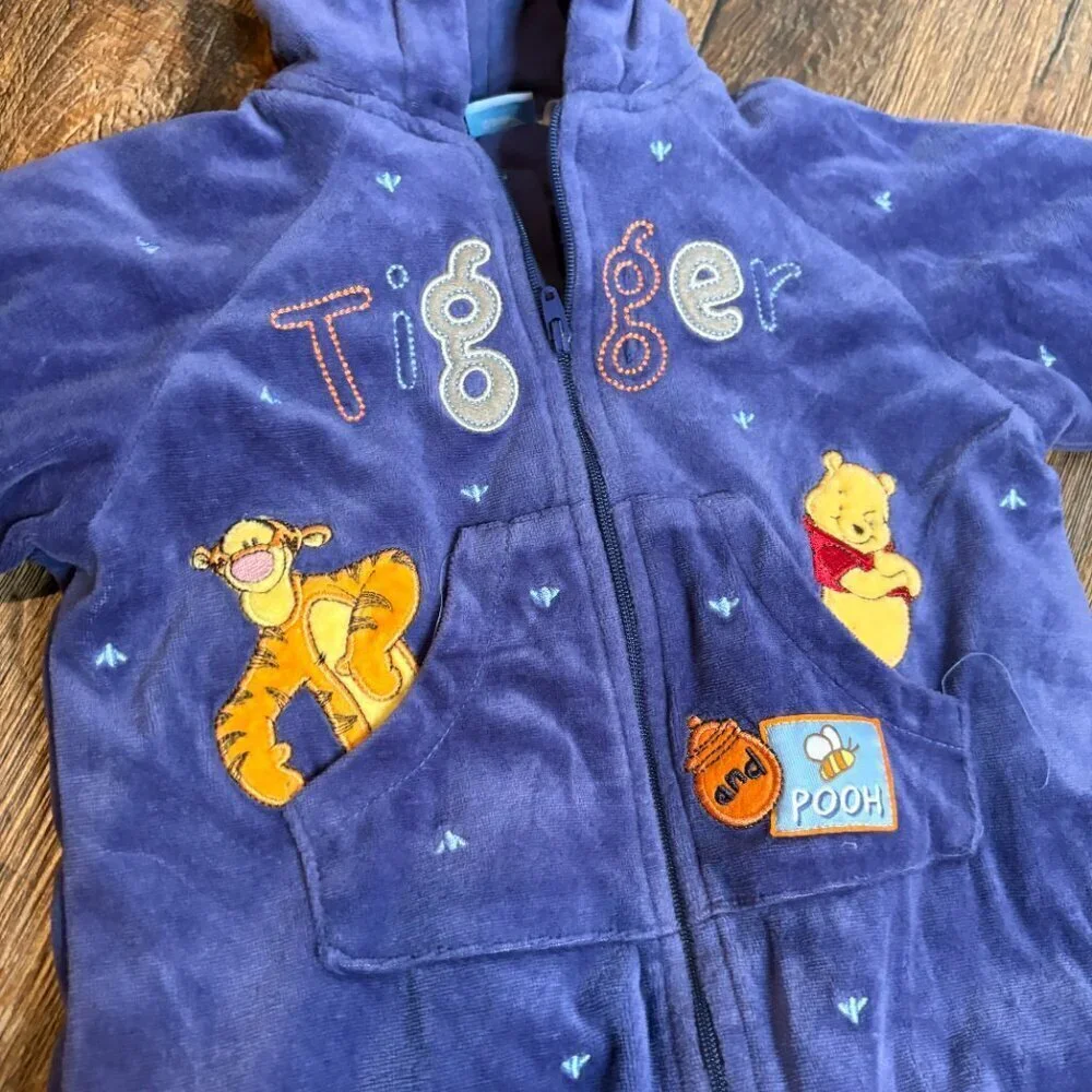 Vtg Disney Winnie the Pooh velour zip up bunting outerwear